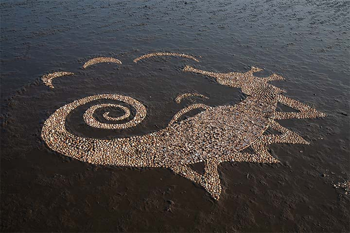 Seahorse delivering the crescent moon